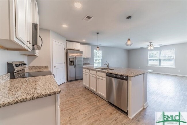 Building Photo - 595 Hogan Dr