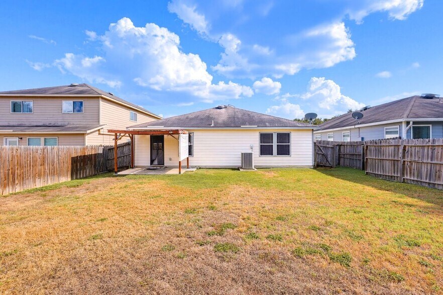 Building Photo - 3935 Regal Rose