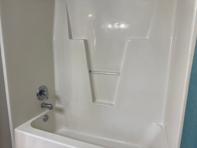 Building Photo - Charming Cul-de-Sac Home