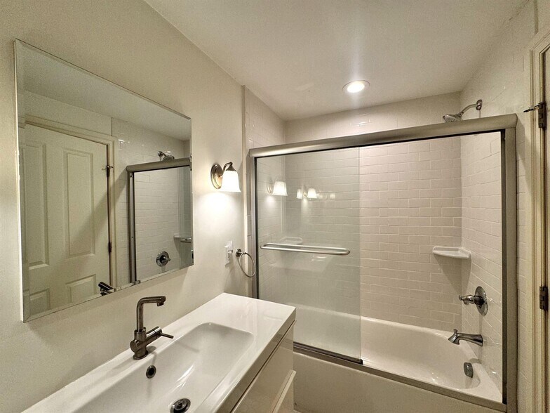 Building Photo - 50 Spring St