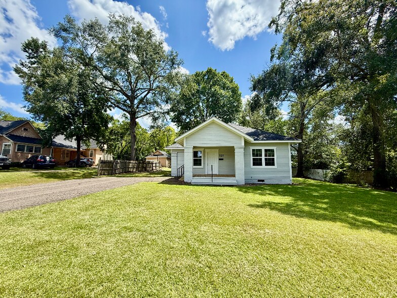 Building Photo - 121 W Kerr Ave