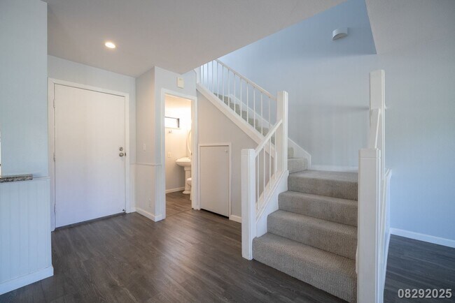 Building Photo - Spacious 3BR/2.5BA Mililani Townhome – $4,...