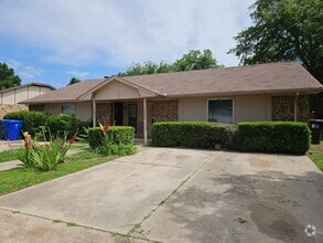 Building Photo - (2) Bed/(1) Bath Duplex in SE Norman Avail...