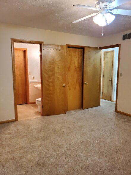 Bedroom 2 into bathroom - 1143 W Gore Rd