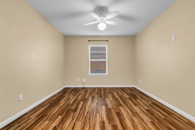 Building Photo - 1608 Pointe Leone