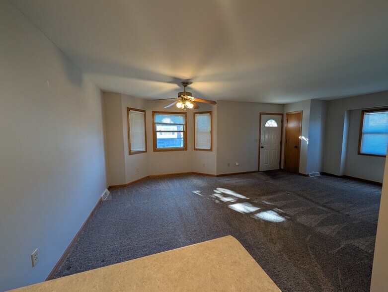 Dining Area - 6036 W Mitchell St
