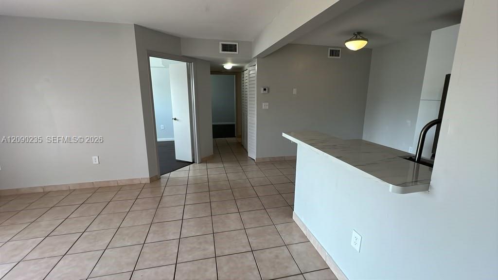 Building Photo - 200 Palm Cir W