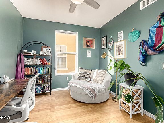 Building Photo - 706 E Washington St