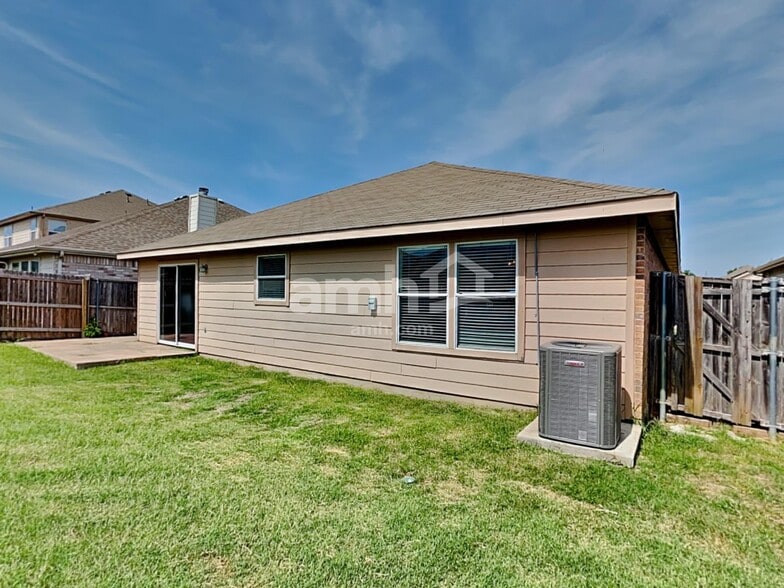 Building Photo - 813 Honey Dew Ln