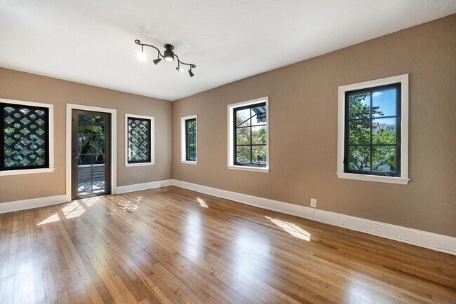 Building Photo - 447 Giralda Ave