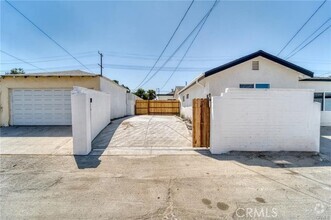 Building Photo - 11443 Saticoy St