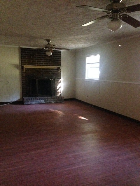 Building Photo - 5 BR / 2.5 BA Split Level in Early Settlers Landing Neighborhood!