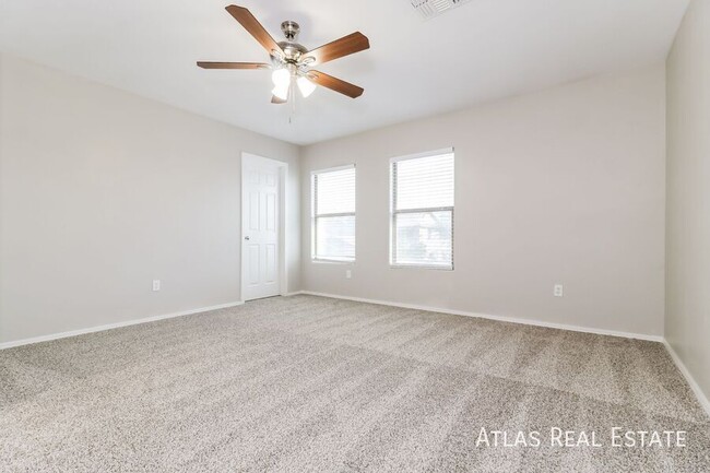 Building Photo - 2 WEEKS FREE RENT IF MOVED IN BY 11/30!  4...