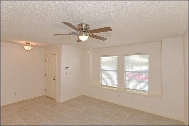 Building Photo - 648 Wind River Ave