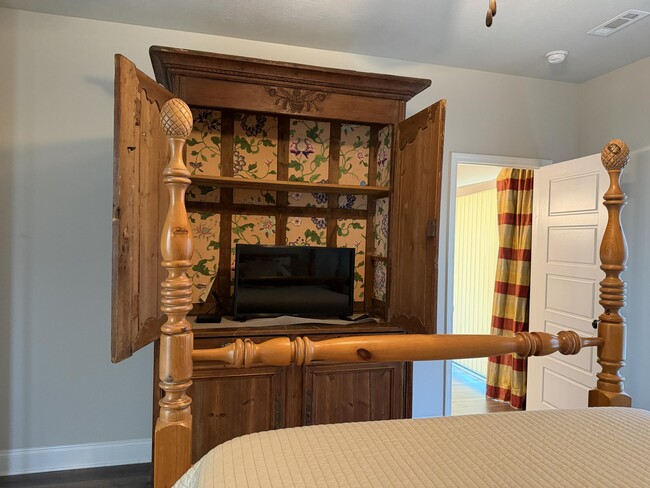 Building Photo - 352 Fox Haven Dr