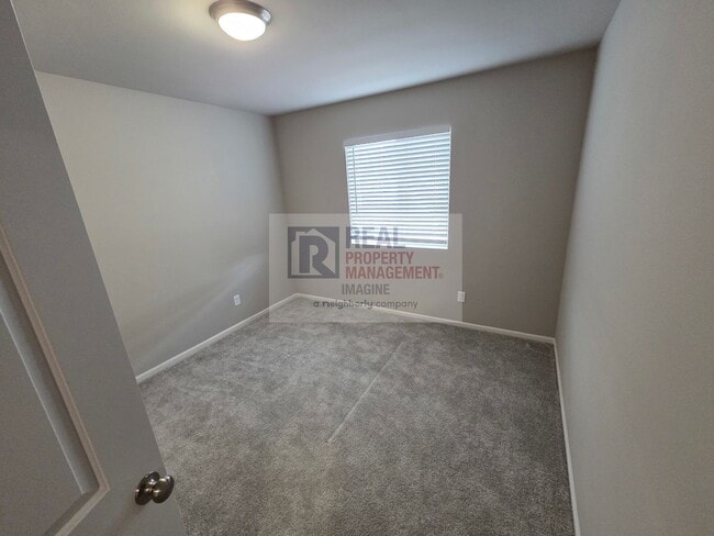 Building Photo - Check out this beautiful 3 bedroom, 2.0 ba...