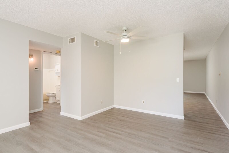 Building Photo - 2262 Swedish Dr