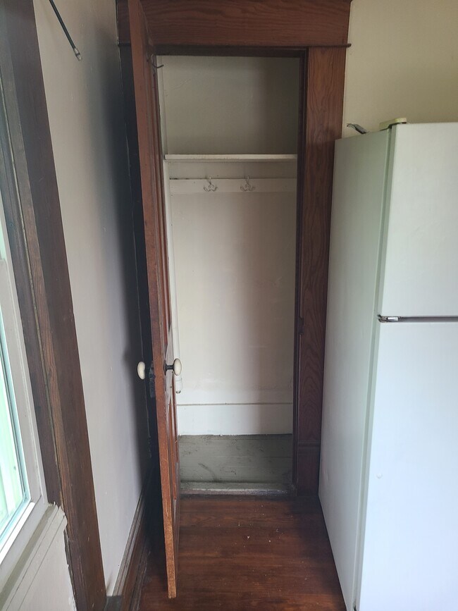 Building Photo - 460 S Main St