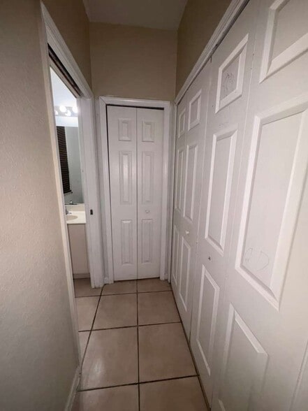 Building Photo - 2819 SE 15th Rd