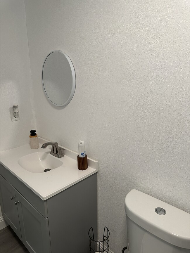Building Photo - Updated 3 Bedroom 1 Bathroom Home.