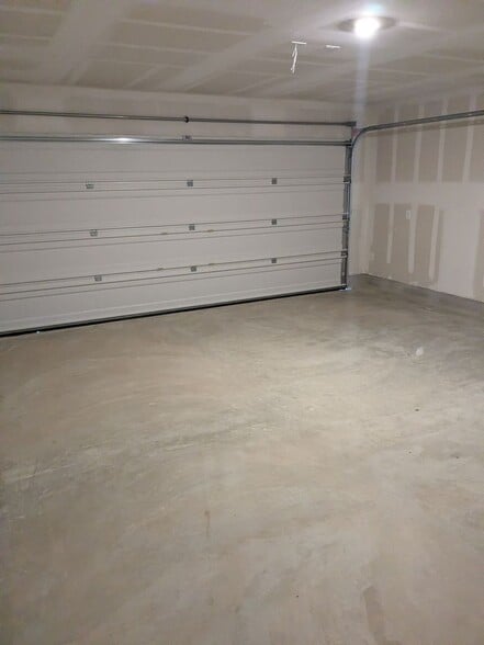 Building Photo - 400 Park Ave