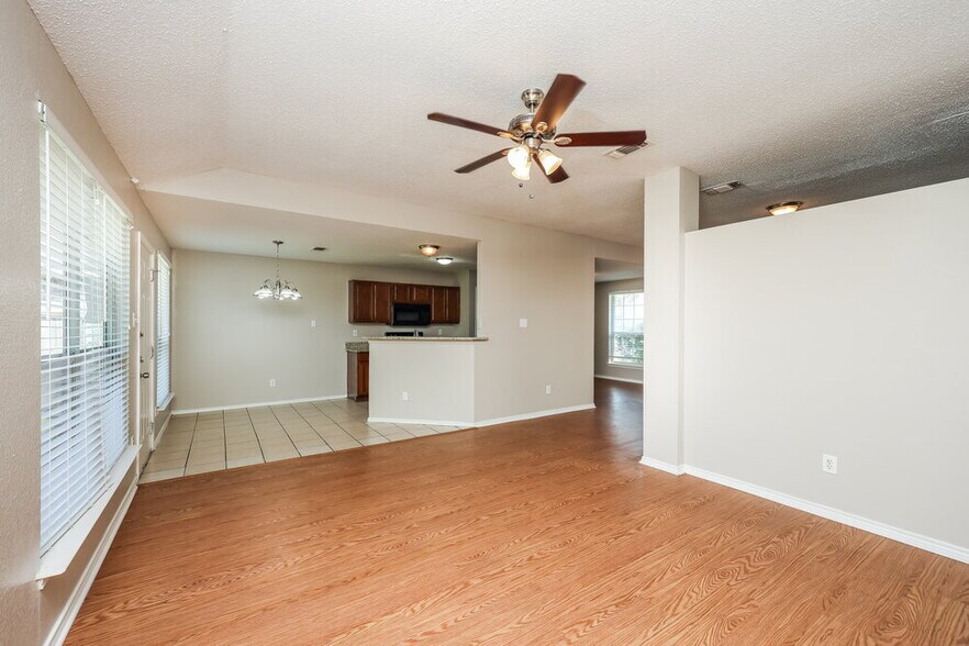 Building Photo - 2717 Bent Brook Dr