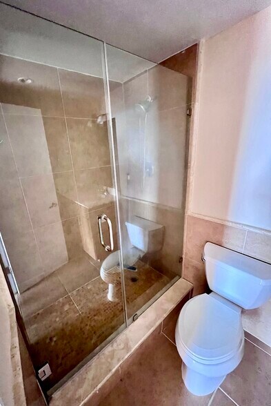 Building Photo - 401 69th St