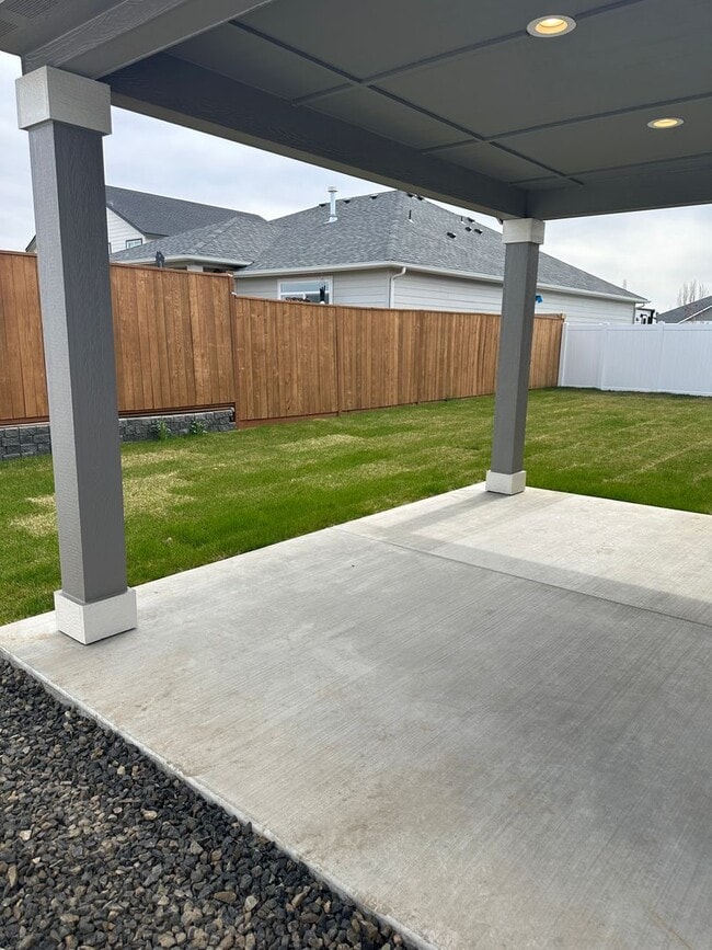 Building Photo - Newer Home in Culdesac