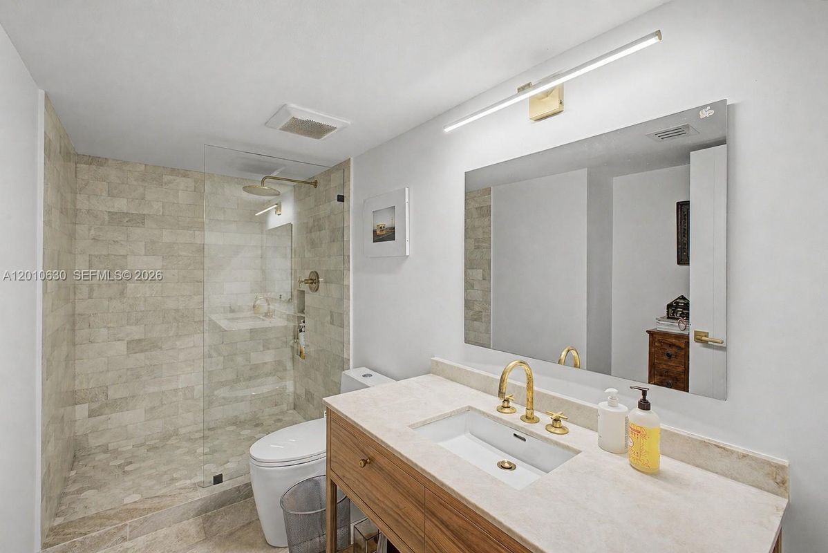 Building Photo - 2575 Brickell Bay Dr