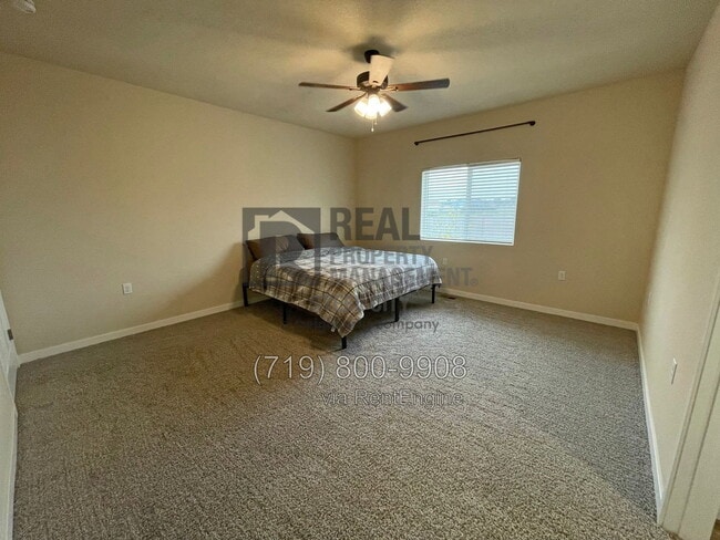 Building Photo - 430 E Stardust Dr