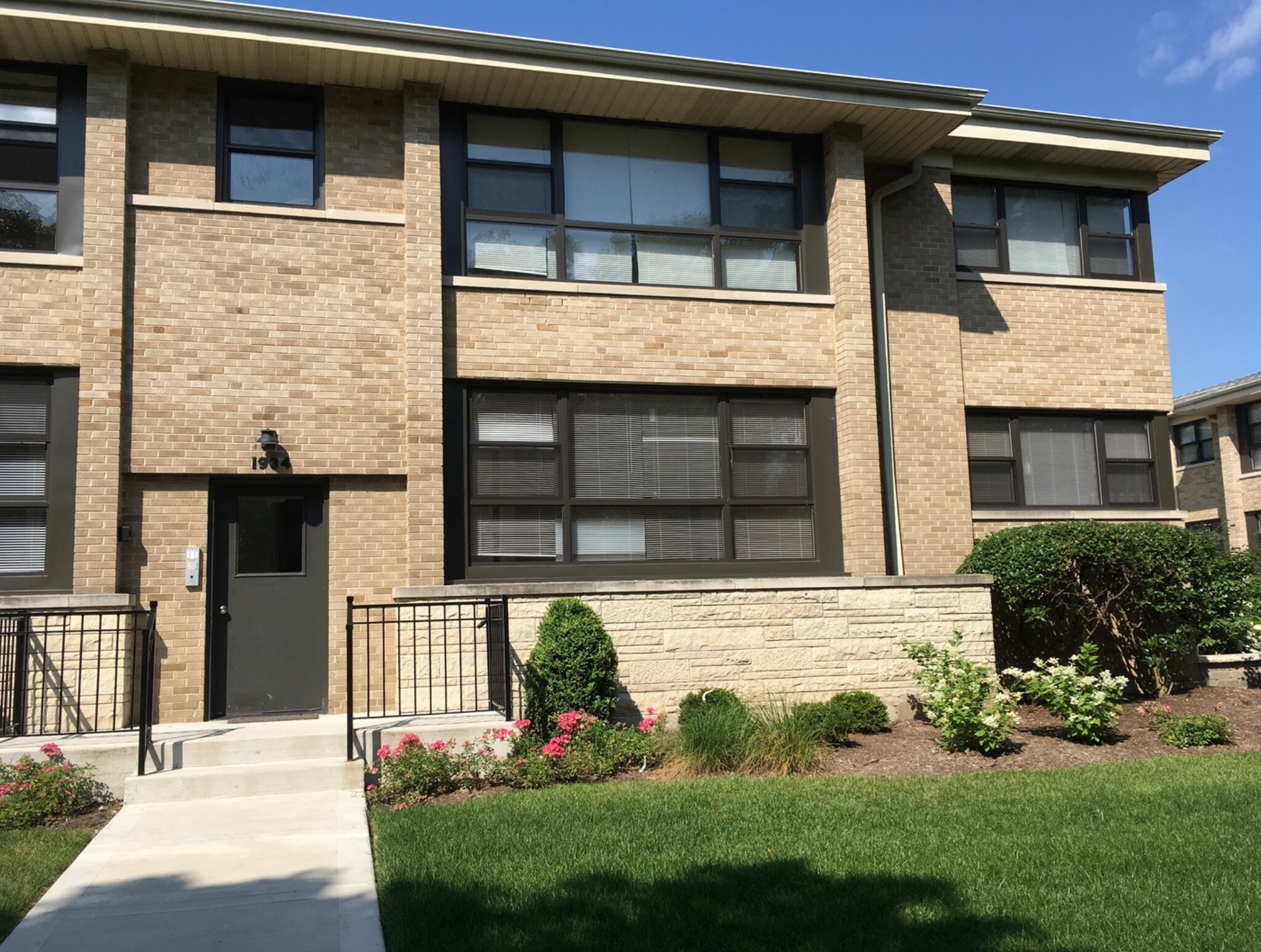 Building Photo - 1934 Linden Ave