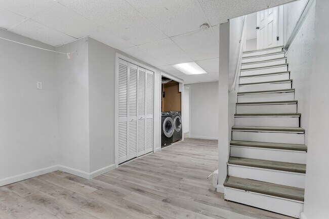 Building Photo - 107 Roosevelt St