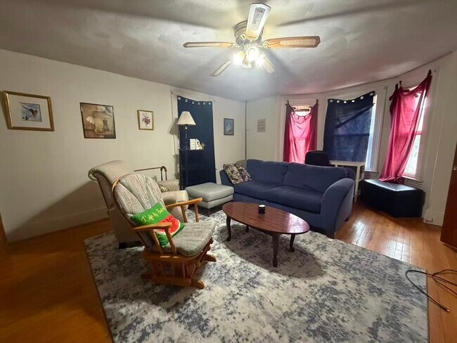 Building Photo - 251 Broadway