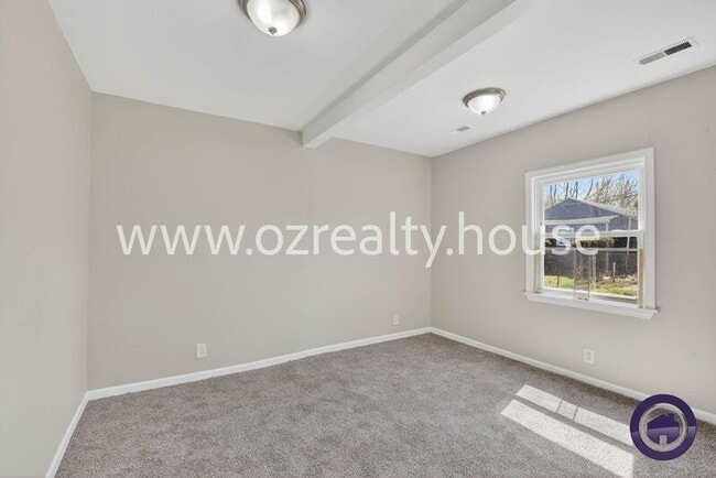 Building Photo - 160 Bronson Ave