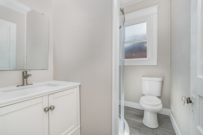 Building Photo - 2218 Scott St