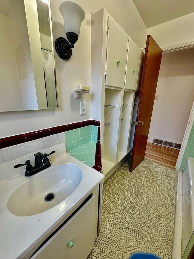 Building Photo - 1307 Ralston St