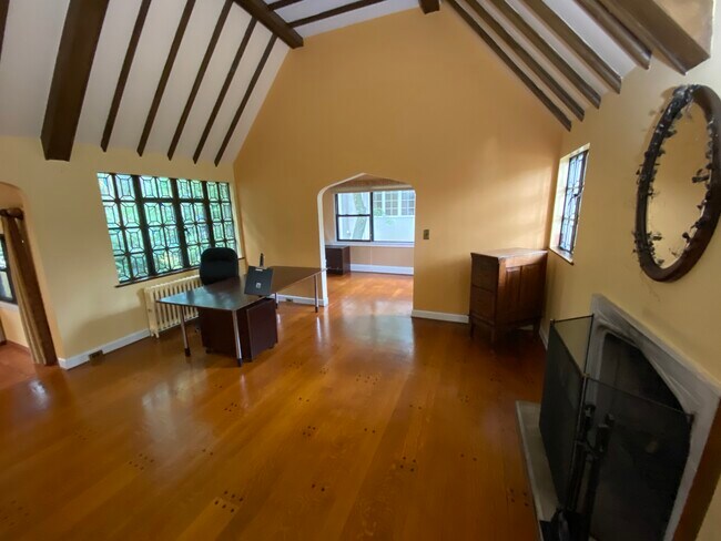 Building Photo - 17 Nassau Rd