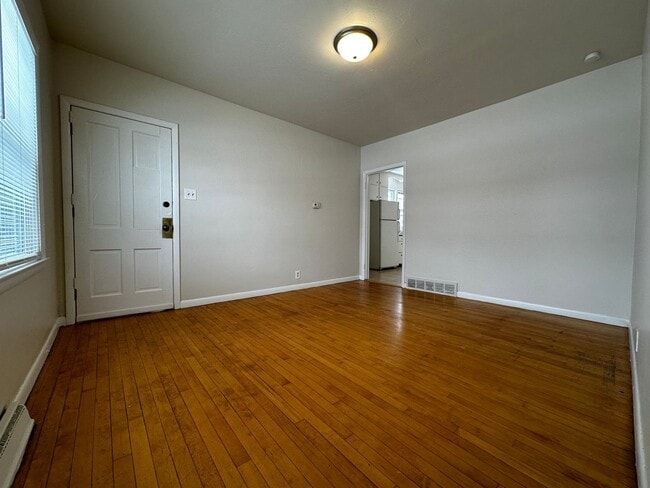 Building Photo - 1017 N Webster Ave