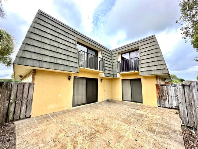 Primary Photo - 805 8th Way