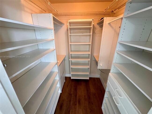 Building Photo - 2899 Collins Ave