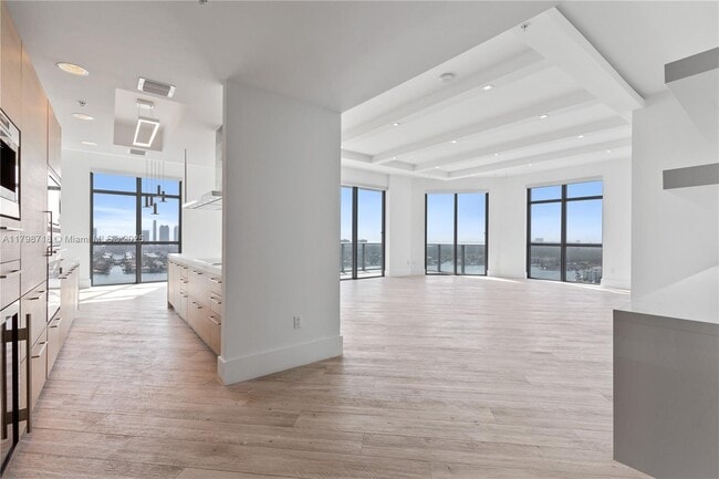 Building Photo - 17301 Biscayne Blvd
