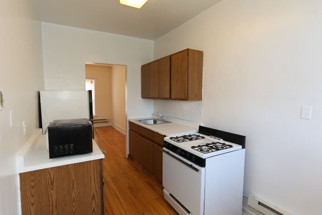 Building Photo - 842 W Waveland Ave