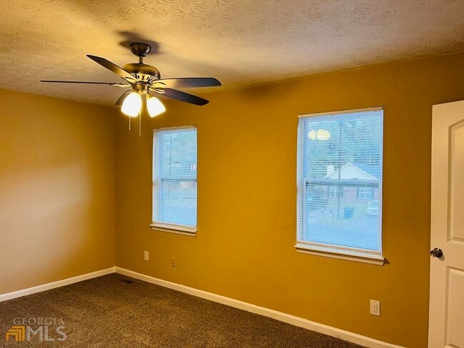 Building Photo - 6527 River Park Dr