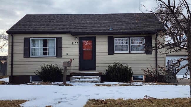 Building Photo - 1133 Country Club Dr