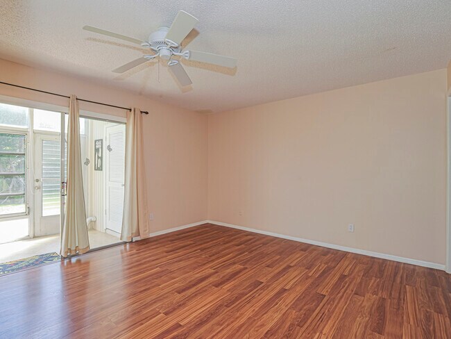 Building Photo - 110 Spring Lake Ct