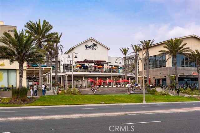 Building Photo - 1008 Delaware St