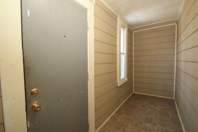 Building Photo - SINGLE FAMILY HOUSE FOR RENT