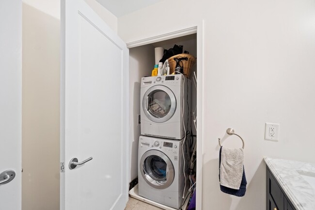 Building Photo - 1025 MAXWELL Ln