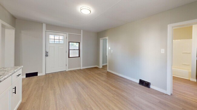 Building Photo - Cudell/West Blvd neighborhood; 4 bedroom/1 bath single family house for rent!