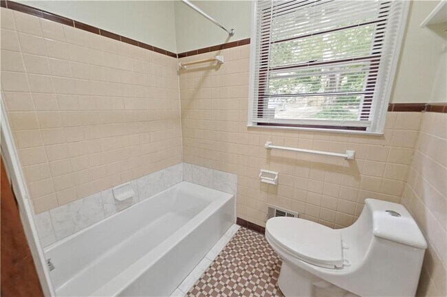 Building Photo - 2798 Dearwood Dr SW
